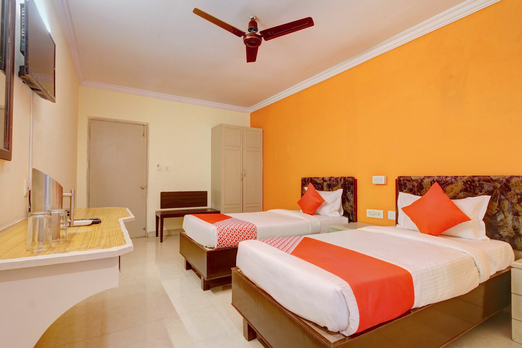 Oyo 10596 Hotel Indu Hyderabad Ngoại thất bức ảnh
