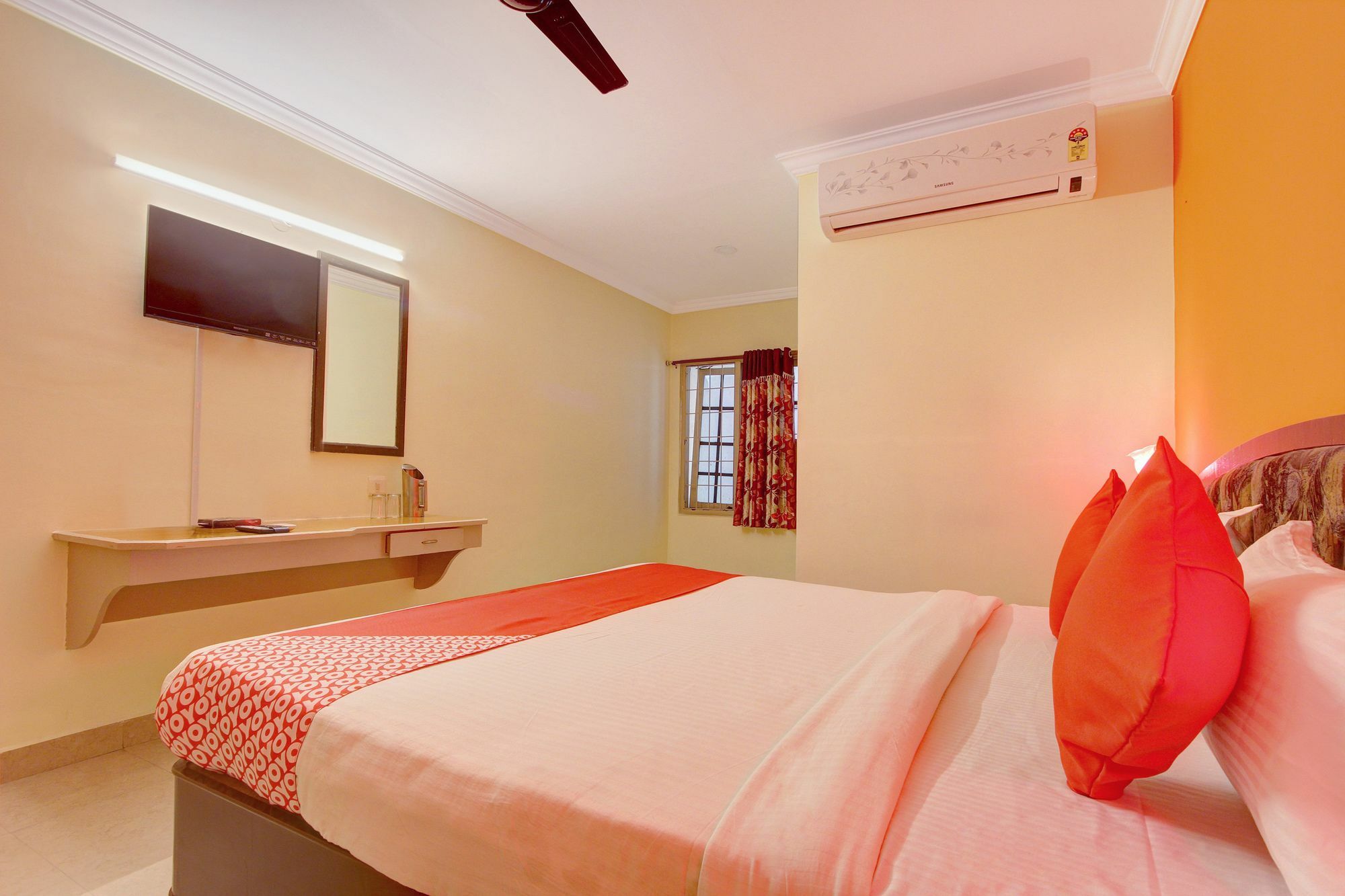Oyo 10596 Hotel Indu Hyderabad Ngoại thất bức ảnh